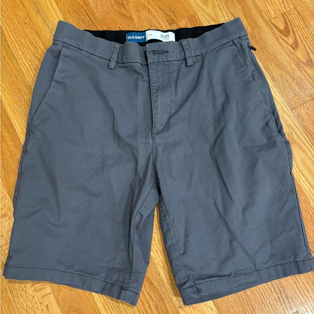 Old Navy Men’s Slim Built-In Flex Chino Shorts.  Waist Size 29.  Dark Gray.